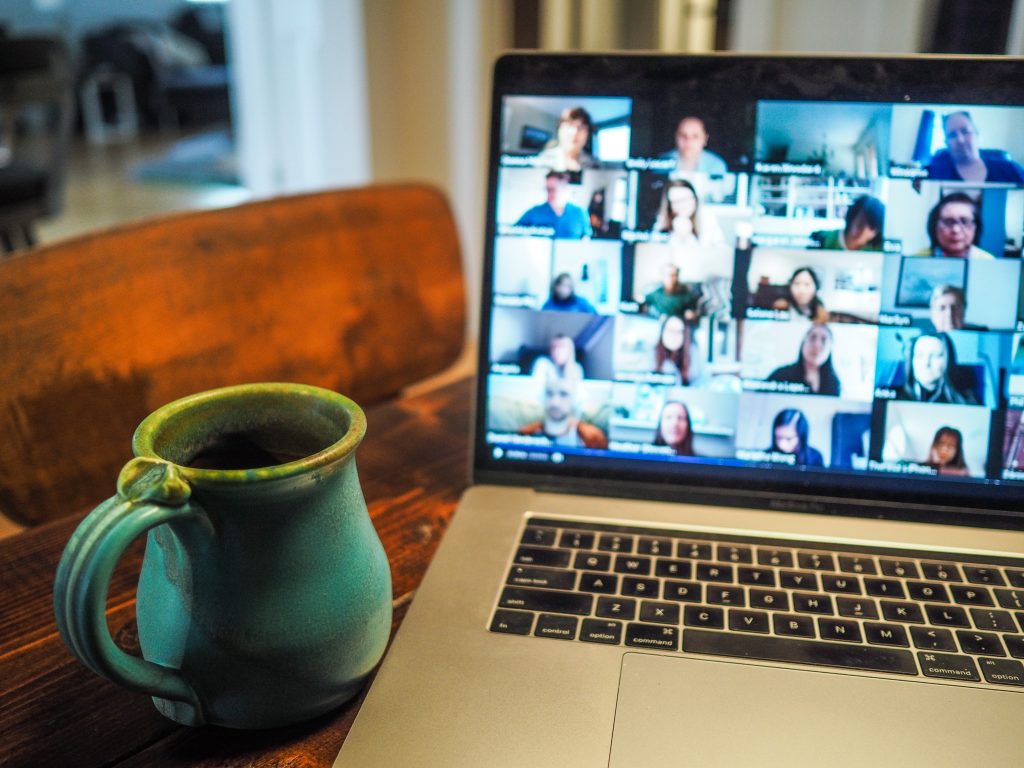 chris-montgomery-smgTvepind4-unsplash | upcoach coaching platform Group Coaching