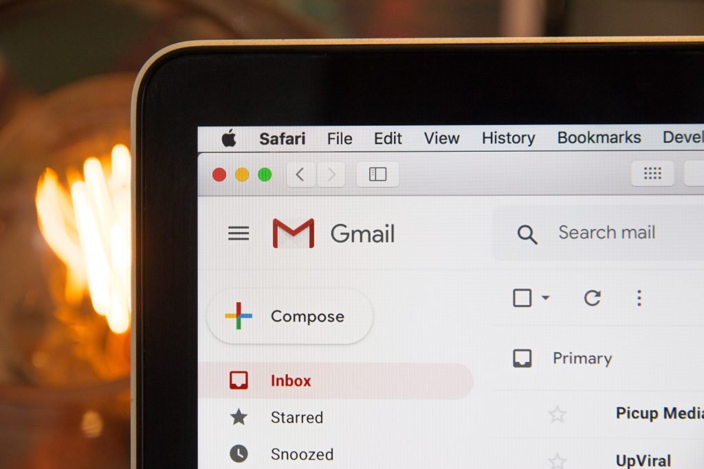 stephen-phillips-hostreviews-co-uk-3Mhgvrk4tjM-unsplash | upcoach coaching platform Grow an Email List