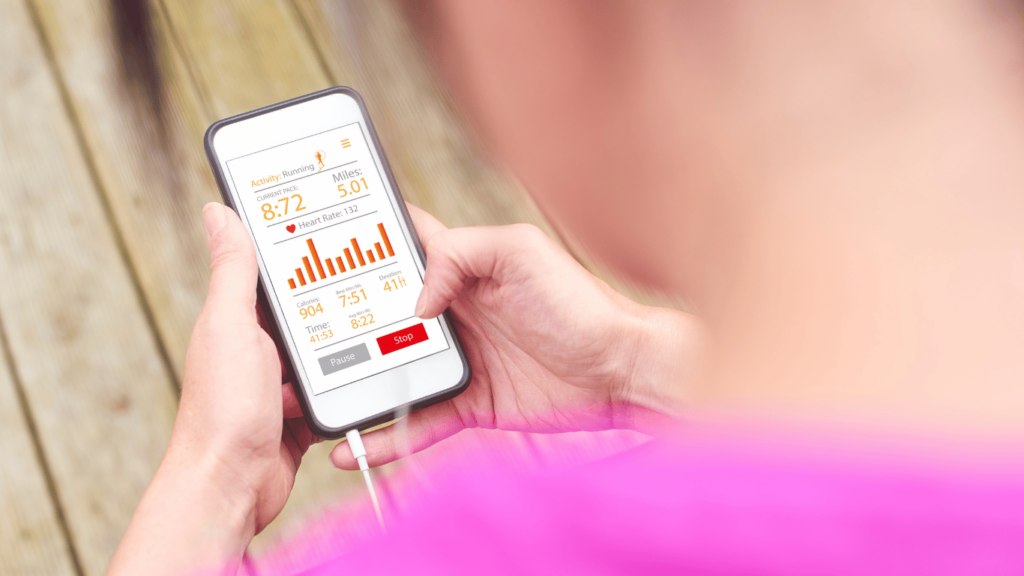4 | upcoach coaching platform Coaching client tracking their progress via a platform